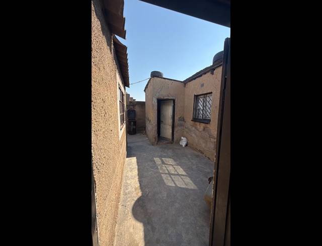 5 BEDROOM HOUSE FOR SALE IN TEMBISA CENTRAL